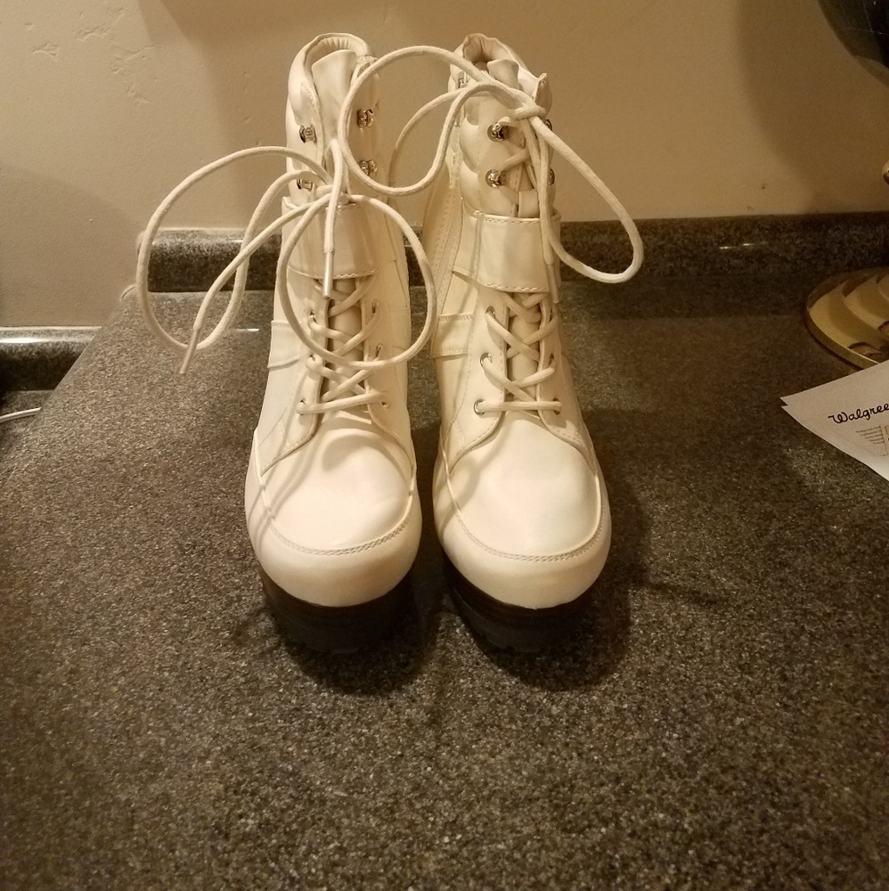 NWOB Jennifer Lopez Heeled Boots